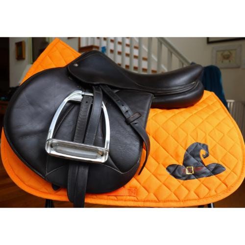 Halloween saddle pad, Witch hats on quilted saddle pad, Saddle pad for horseback riders, Equestrian saddle pad, Kids saddle pad