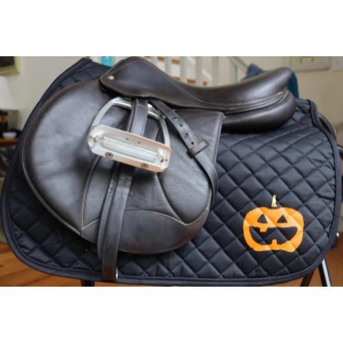 Halloween saddle pad, Pumpkins on black saddle pad, Fun saddle pad for Horseback riders, Equestrian saddle pad, kids saddle pad